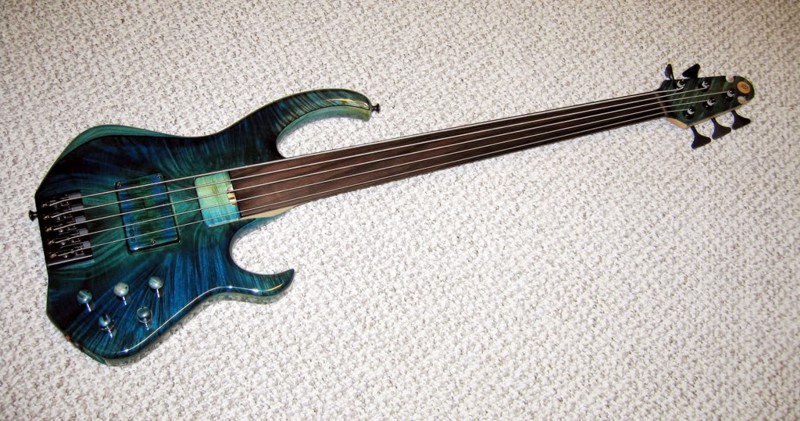 Mostre o fretless mais bonito que você já viu! 560