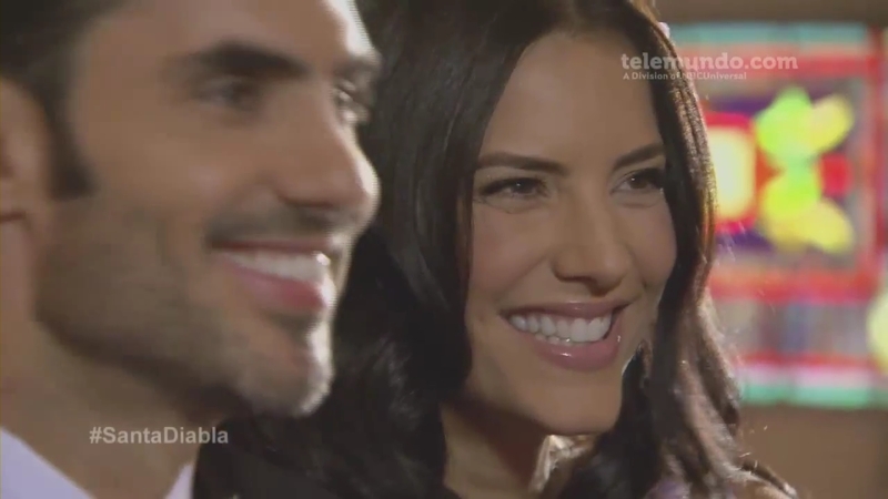 Gaby espino/გაბი ესპინო #14 - Page 46 Gaby_Espino_es_Santa_Mart_nez_en_Santa_Diabla_mp