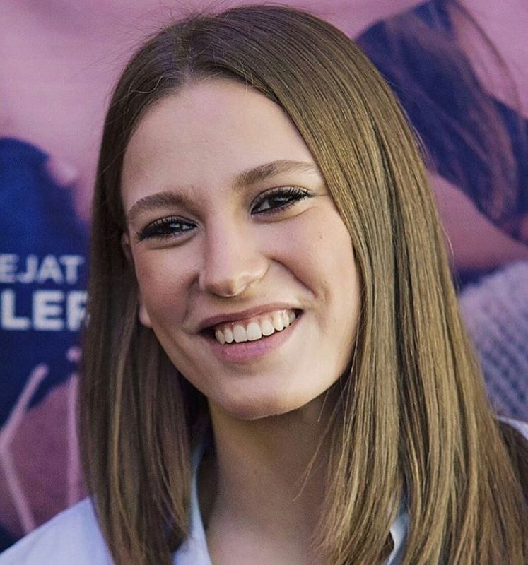 Serenay Sarikaya/სერენაი სარიკაია #24 - Page 56 N8_L59_Avovj_M