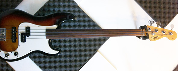 Mostre o fretless mais bonito que você já viu! - Página 2 Baixo_claudio_fretless_squier