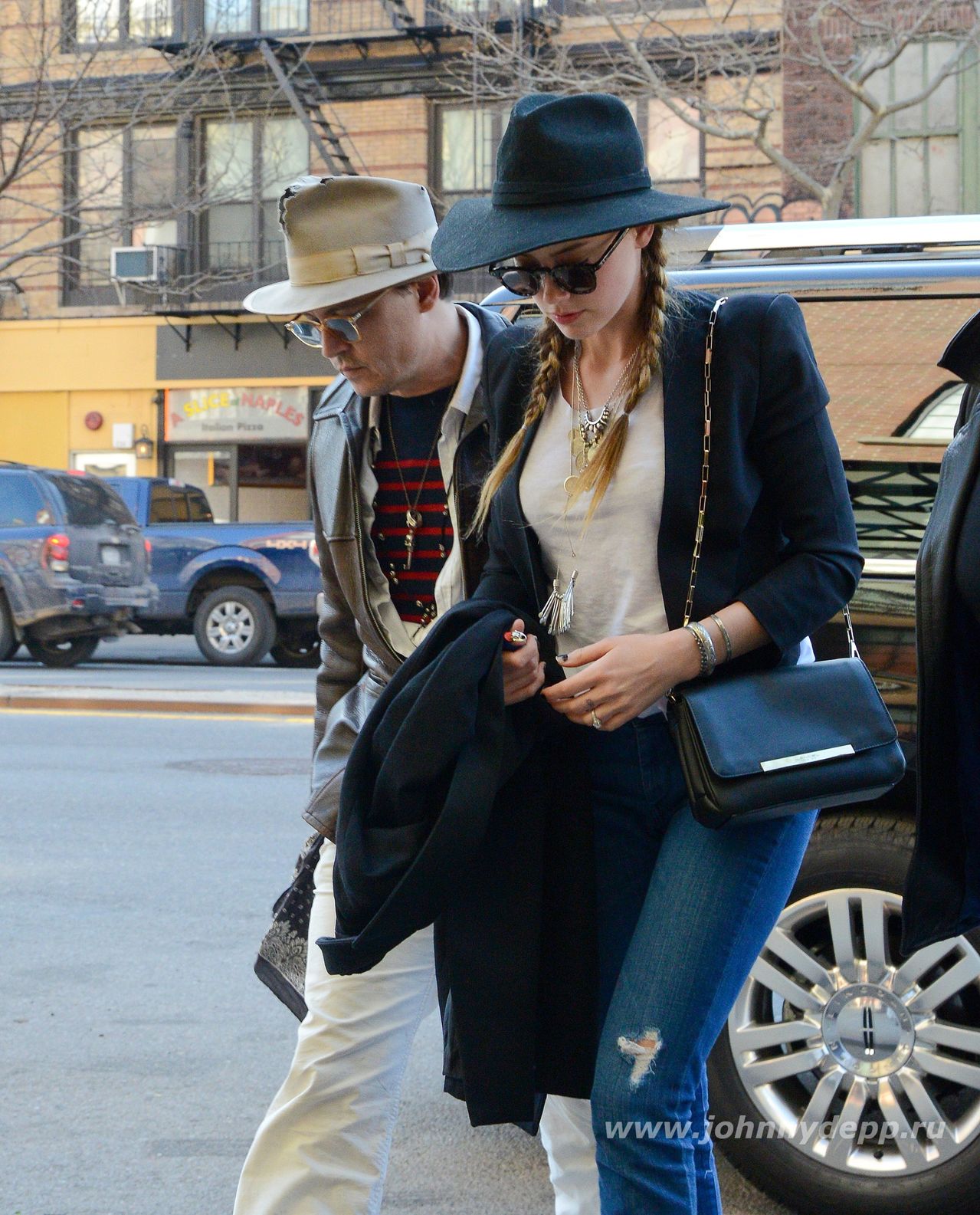 Johnny et Amber à New York  le 21 04 2014 C671299c75fc