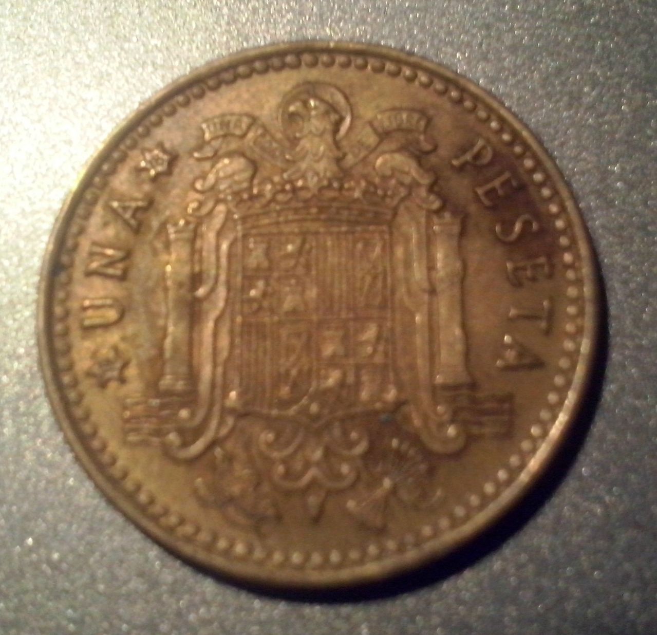 1 peseta de 1975. con pegamento CAM00376