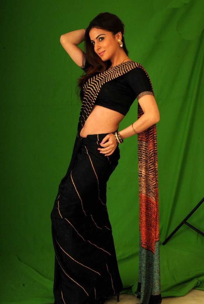 Shraddha Arya / შრადდჰა არია - Page 4 Shraddha_arya_hot_saree_photo_shoot_stills_7016