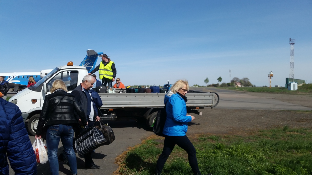 Chernivtsi International Airport CWC/UKLN 20170417_153549