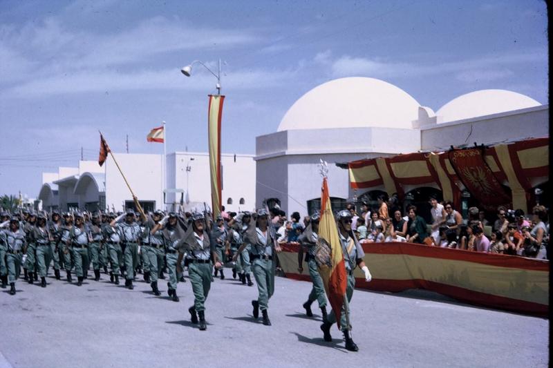 Desfile de la Victoria, año 1972. Aaiun. 27625143_1234316853369125_4923811408057110_o