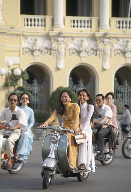 Mấy cô gái Saigon không biết điệu.., mà dễ thương chết đi được 212_1