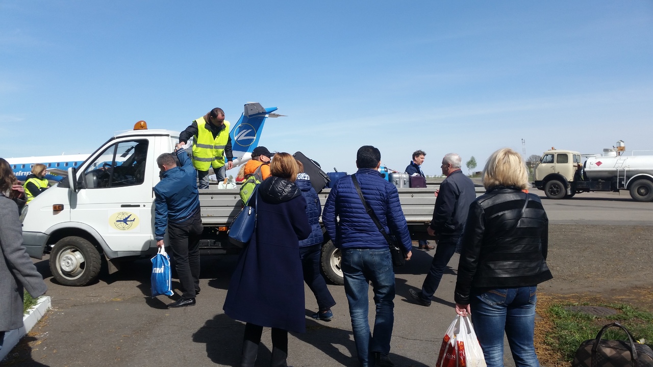 Chernivtsi International Airport CWC/UKLN 20170417_153558