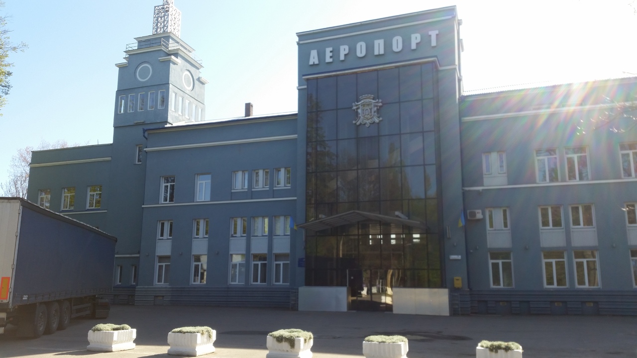 Chernivtsi International Airport CWC/UKLN 20170415_094644