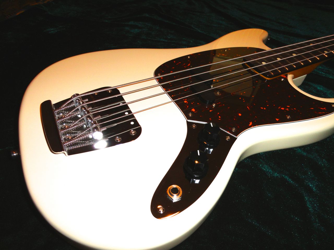 Review: Fender Mustang Bass & MXR M81 Bass Preamp DSC04129
