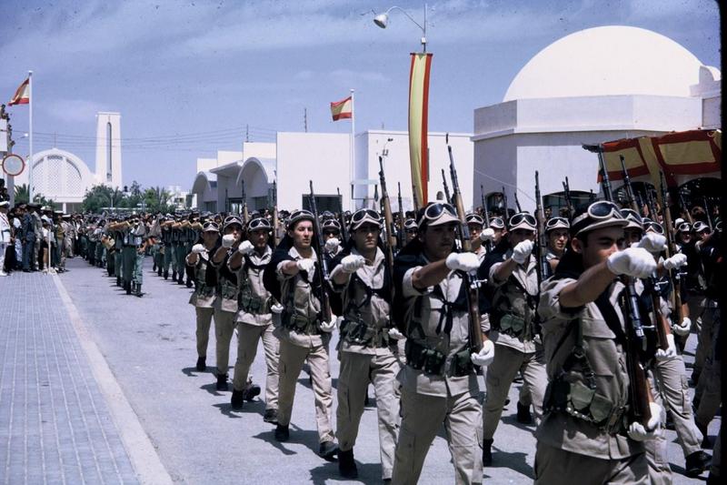 Desfile de la Victoria, año 1972. Aaiun. 27503478_1234317333369077_2603224378484628763_o