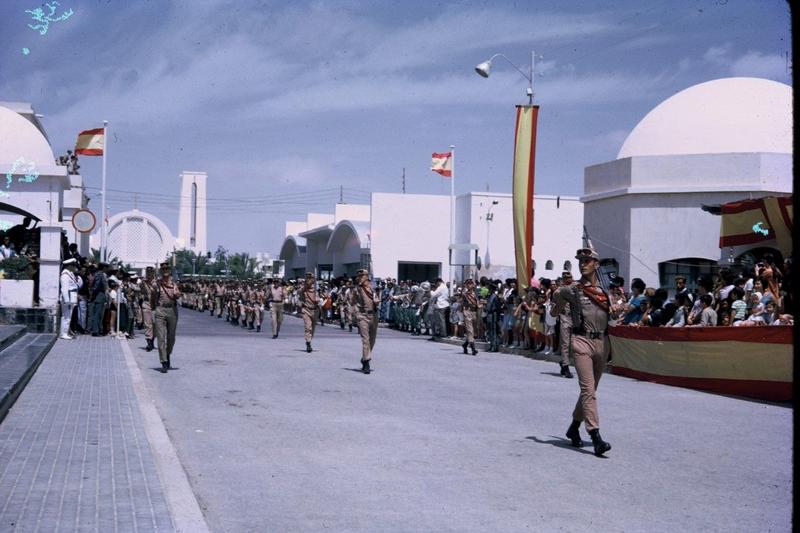 Desfile de la Victoria, año 1972. Aaiun. 27625517_1234316733369137_1232345566564222466_o