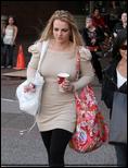 Britney Ve Lynn Yeni Arabasıyla Beverly Hills'de[8 Mart] 3056010_UTB_ShoppingLynne_4