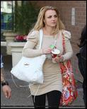 Britney Ve Lynn Yeni Arabasıyla Beverly Hills'de[8 Mart] 3056013_UTB_ShoppingLynne_9