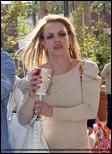 Britney Ve Lynn Yeni Arabasıyla Beverly Hills'de[8 Mart] 3056573_UTB-Shopping_2