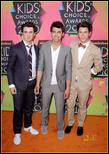 Jonas Brothers Resimleri - Sayfa 3 3187562_jonas-brothers-kids-choice-awards-2010-07