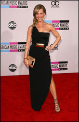 Nov 21, 2010 - Julie Benz - "American Music Awards" 37th Annual Event At Nokia Theatre In LA 5057984_Forum.anhmjn.com-20101126084414003