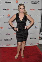 Nov 22, 2010 - Melissa Joan Hart - 38th International Emmy Awards in New York 5058059_Forum.anhmjn.com-20101126095903003