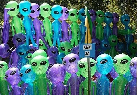 ليلةٌ من دُهمة اتخذت بدرًا مضيئا. ◉ - صفحة 2 Alien-alone-blue-green-Favim.com-3921428