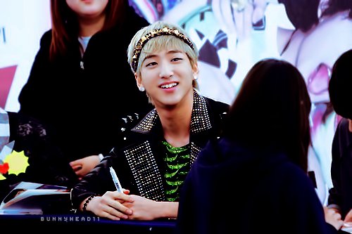 هيا لنجمع صور لفرقتنا المفضلة b1a4 B1a4-baro-blonde-bunnyhead11-cute-Favim.com-241258