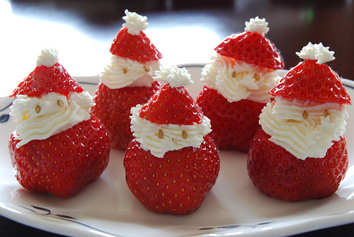 Déco: Jolies décorations avec des fraises Christmas-food-kawaii-red-santa-Favim.com-265751