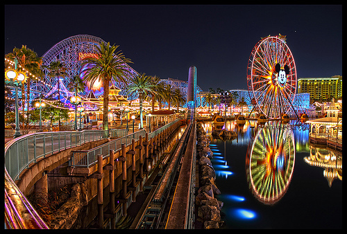 ‘‘  disneyland world  ‘‘  Colorful-disneyland-lights-pretty-Favim.com-271357