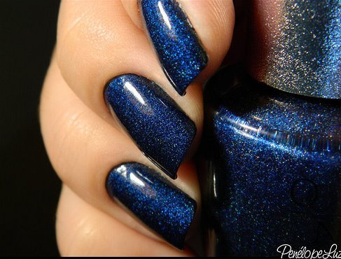 حبيت المناكير بعد هذه الصور Blue-fashion-fingers-hand-manicure-Favim.com-304052