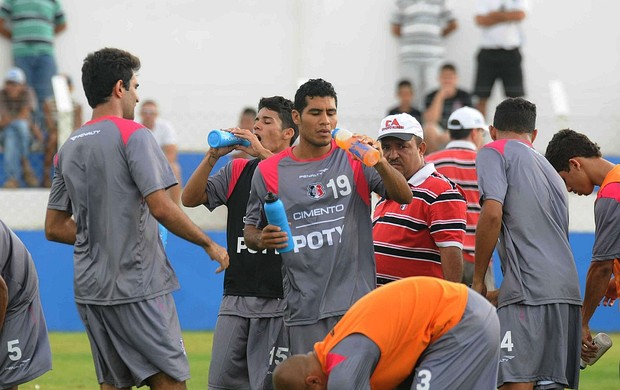 Jogadores do Santa Cruz treinam nesta terça de olho no Pesqueira 05_1