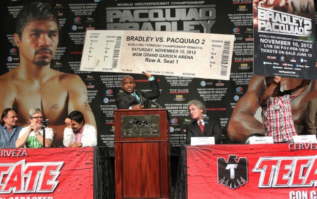 Masacran al boxeo! - Página 3 L_affde7c344829e9cb6ef417a99c15fd0pacquiao_bradley_120606_004a