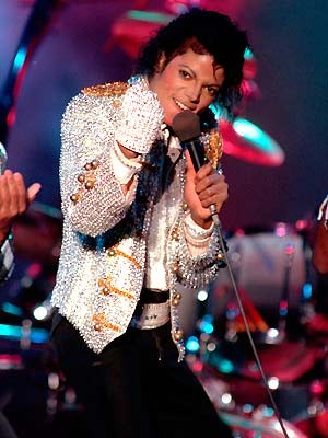 Justiça fecha sites por uso indevido da imagem de Michael Jackson (Atualização pág. 1) Michaeljackson