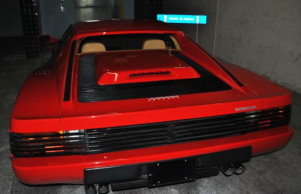 Ferrari Testarossa - Leilão Receita Federal Ferrari_940x628_03