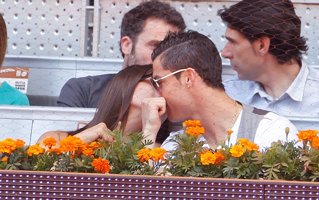  Crise? CR7 troca beijos com a namorada durante Masters de Madri Cristianoronaldo_irina_splashnews.jpg_95