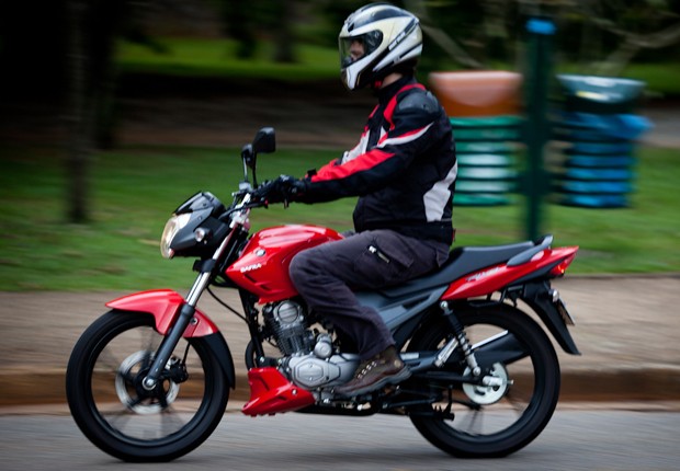 Auto Esporte - Yamaha YBR 125 x Dafra Riva 150 x Honda CG 125 Fan  Comparativomoto-34