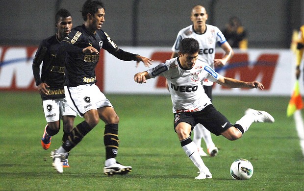 Sem saber se fica no Corinthians, Alex lamenta derrota em casa Alex_reinaldocanato-ae1024