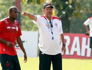 Flamengo garante pagamento e diz que airton fica por mais um ano Joelsantana-marciafeitosa-vip