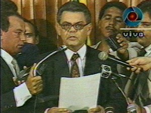 Filho de ex-governador da Paraíba, que está em tratamento contra o câncer, afirma que agora “é acreditar na força de Deus” 1990_ronaldo_posse2_reproducaotvcabobranco