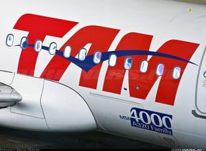 [Brasil] TAM demite piloto e copiloto que deixaram Latino entrar em cabine Tam-airlines-airbus-a319-pt-tma