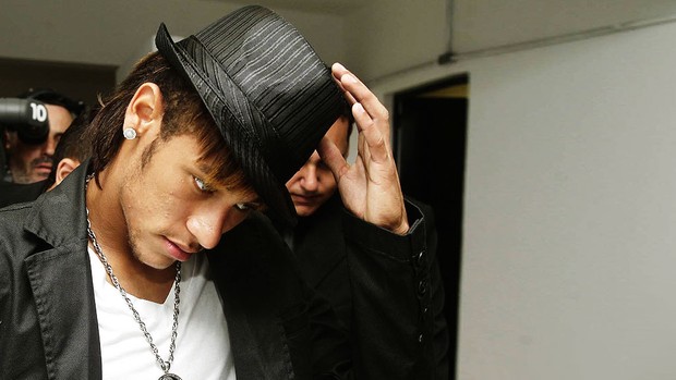 À la Michael Jackson, Neymar Rouba a Cena em Estreia do Filme do Santos Neymar-mauriciodesouza-ae