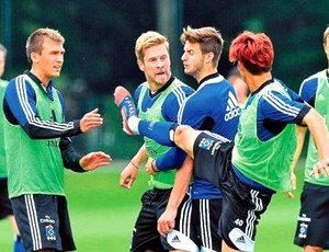 Treino do Hamburgo acaba em briga, nocaute e suspensão de atleta sérvio. Rajkovic_hamburgo_confusao_rep_60