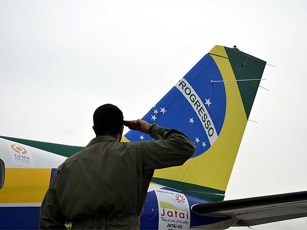 [Brasil]Piloto brasileiro chega em Campinas neste sábado após volta ao mundo  Walter-toledo