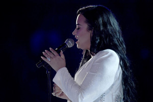 Demi Lovato 1e19420dcaa60680de3e48901dd9d7c9.th