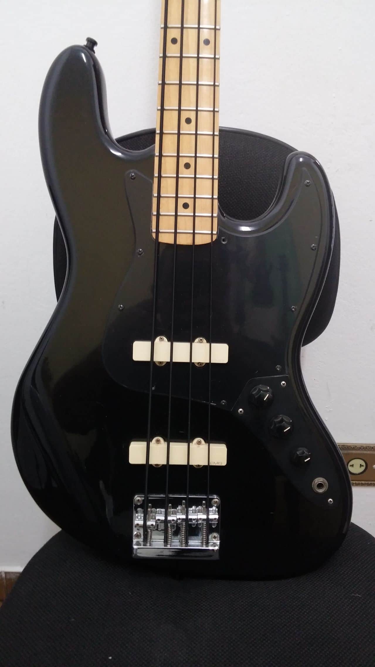 Vendo Baixo Tagima Jazz Bass 4c com Caps EMG 20150717_150357