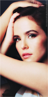 Zoey Deutch Image