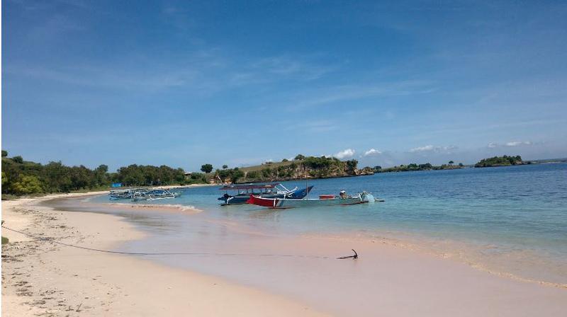 Pantai_pink_lombok_beach_-_1