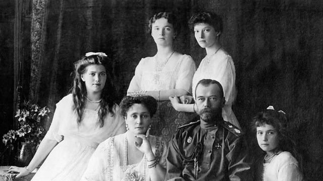 Los Romanovs, la Crimea rusa y su destino [2017] [WEBDL] [Castellano]  PYGYed_Cl