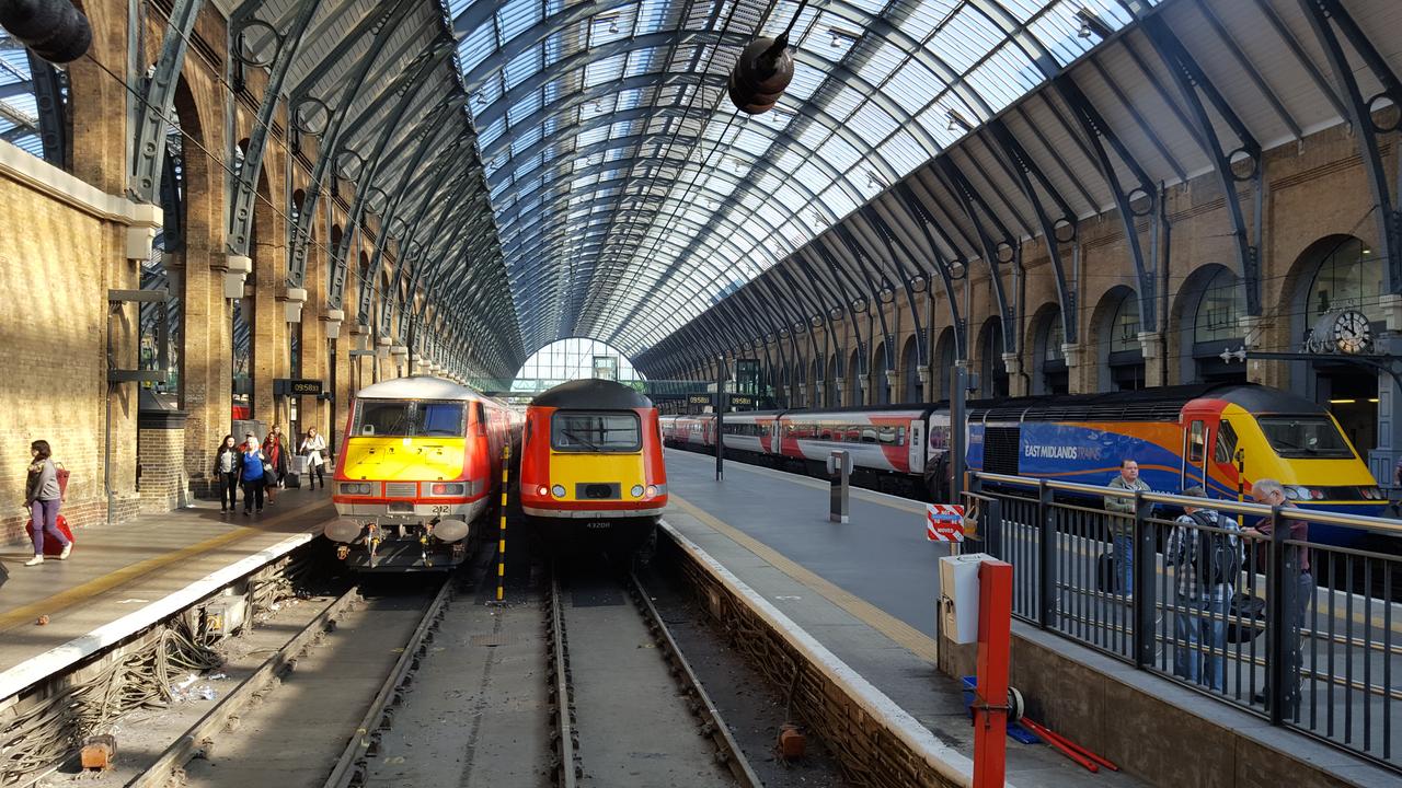 Londra : Euston, St Pancras Internațional și King's Cross-country.  20170902_095832