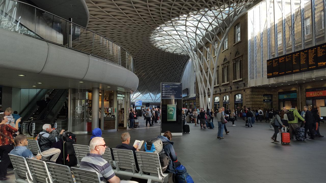 Londra : Euston, St Pancras Internațional și King's Cross-country.  20170902_095107