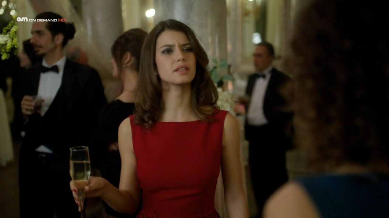 صور الحلقة الاولى (1) من مسلسل الانتقام التركى بطولة بيرين سات berensaat (فاطمة) +ملخص الحلقة Intikam_S01_E01_HDTV_1080p_x264_HD2_Arab_mkv_snaps