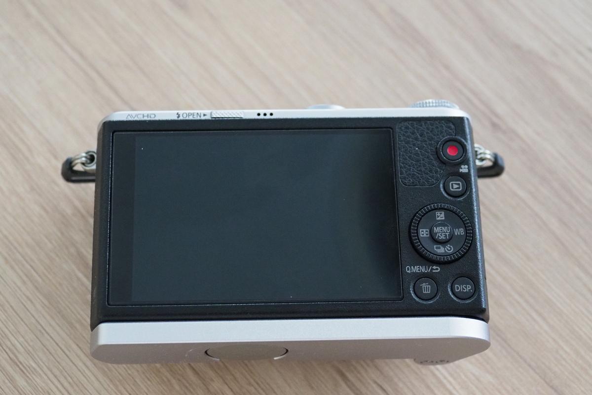 [VENDU] Panasonic GM1 + grip PC050918