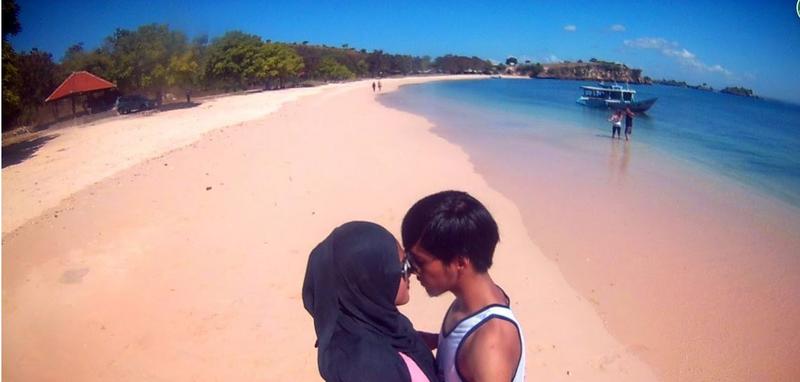 Pantai_pink_lombok_beach_-_2