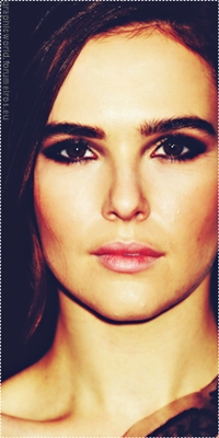 Zoey Deutch Image